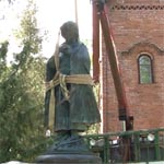 В Угличе установили памятник царевичу Дмитрию