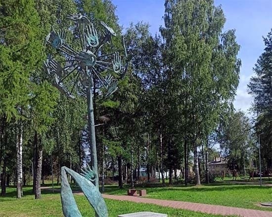 В парке Детства установлен арт-объект Одуванчик